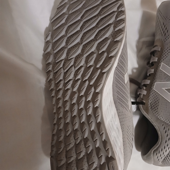 New Balance Fresh Foam shoes - Picture 3 of 7